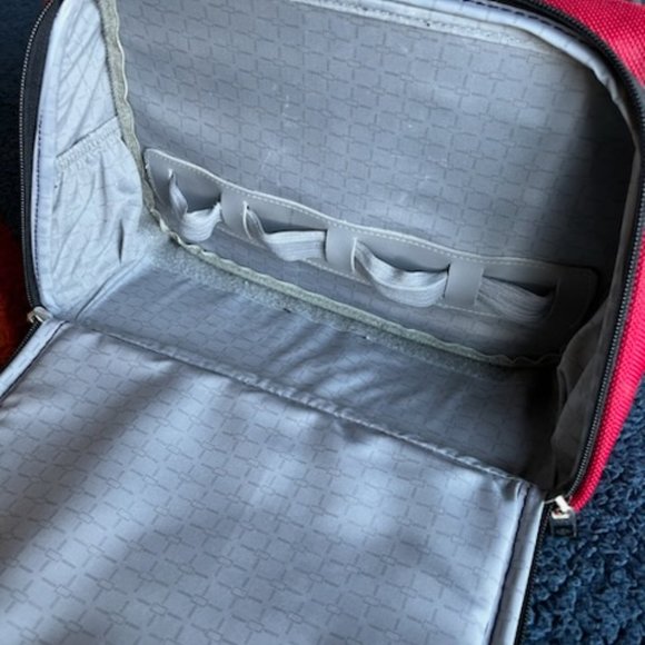 Travel Gear's travel case. Red canvas - Picture 4 of 6